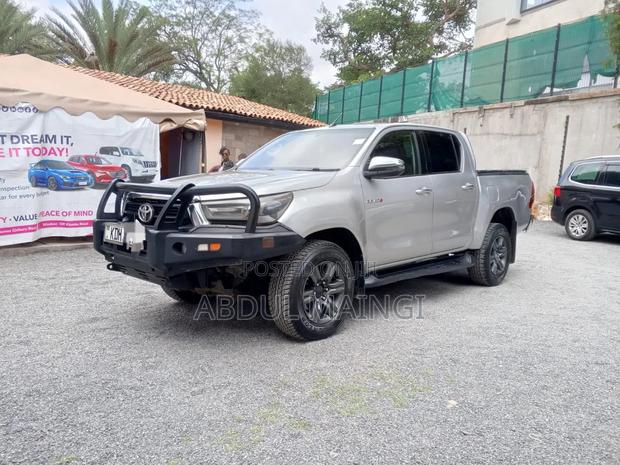 Toyota Hilux 2021 Silver