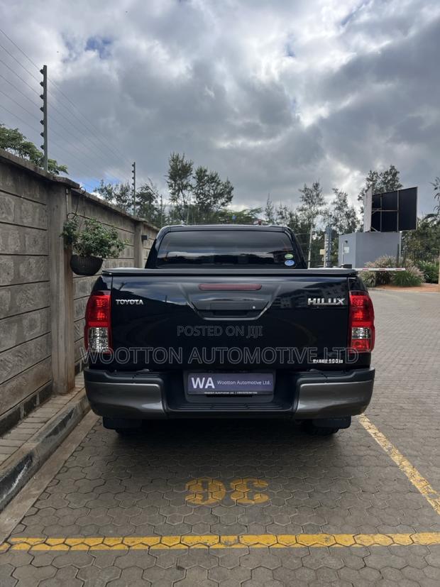 Toyota Hilux 2019 Black