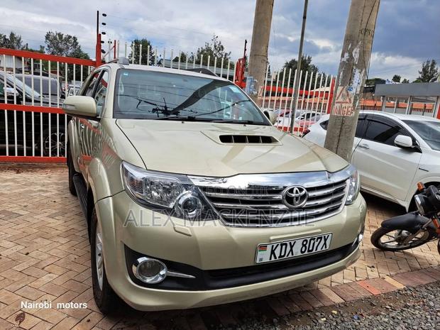 Toyota Fortuner 2014 Gold