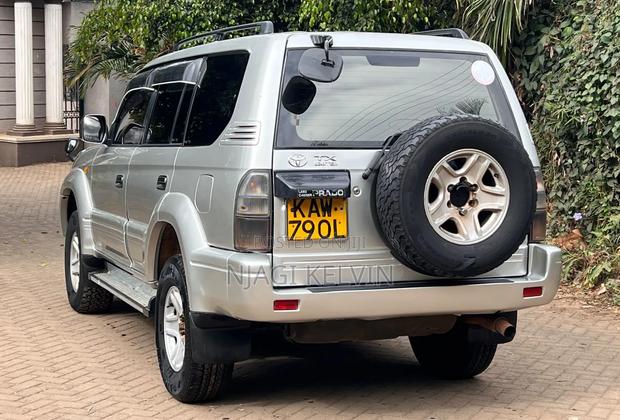 Toyota Land Cruiser Prado 2000 Gray