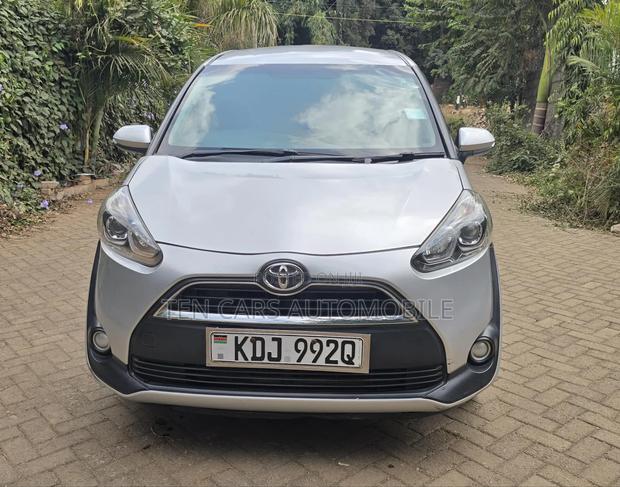 Toyota Sienta 2016 Silver