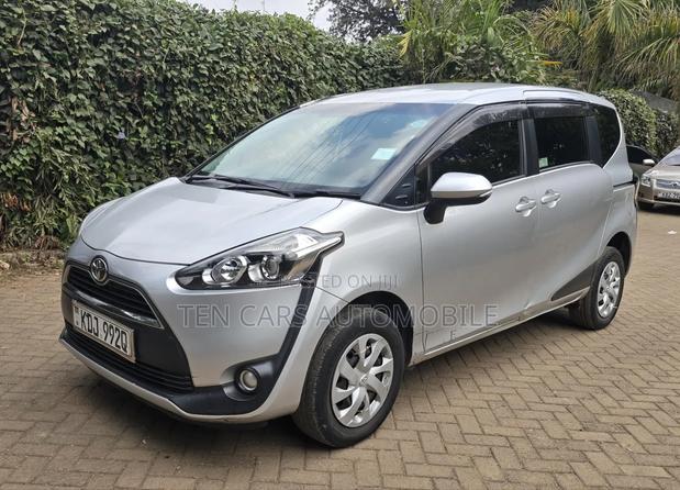 Toyota Sienta 2016 Silver