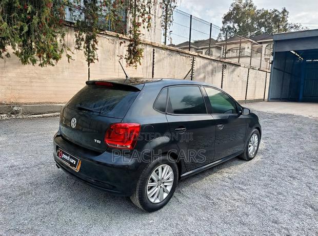 Volkswagen Polo 2011 Black
