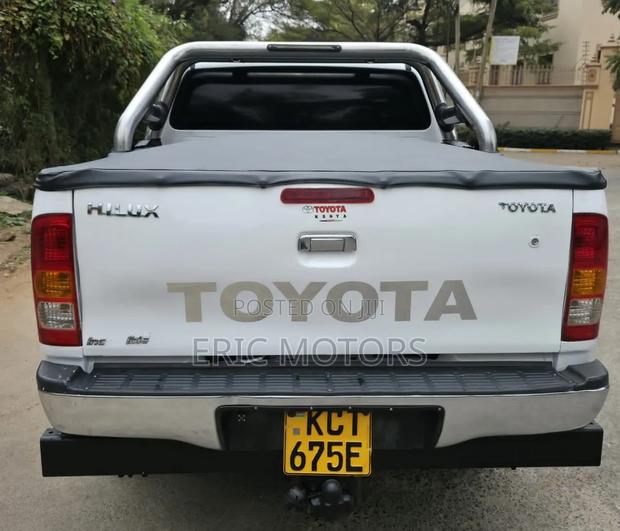 Toyota Hilux 2011 Pearl