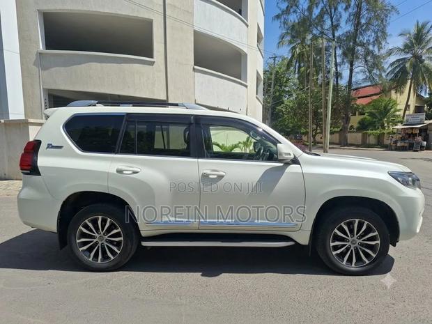 Toyota Land Cruiser Prado 2021 Off white