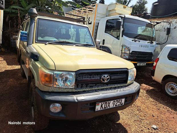 Toyota Land Cruiser 2010 Ivory