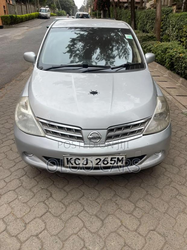 Nissan Tiida 2009 Silver