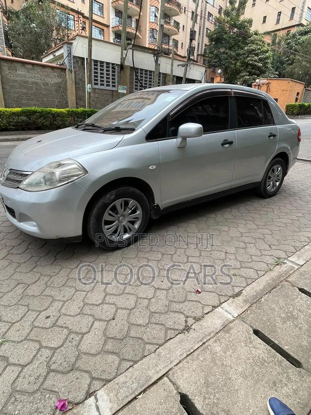 Nissan Tiida 2009 Silver