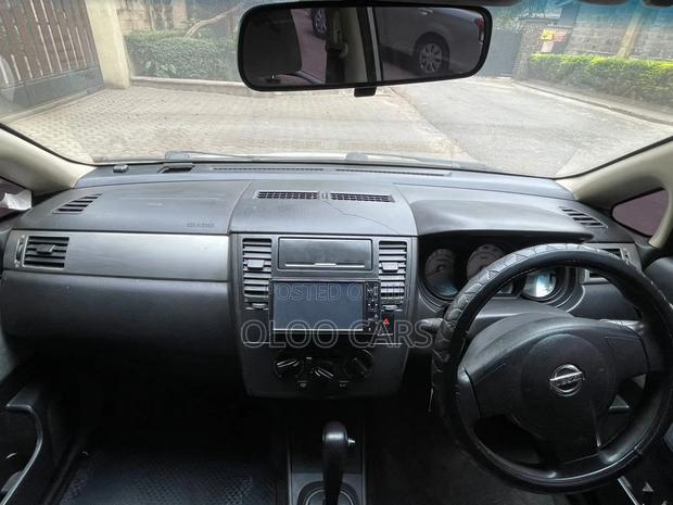 Nissan Tiida 2009 Silver