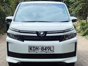 Toyota Voxy 2016 White for sale