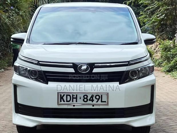Toyota Voxy 2016 White