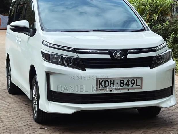 Toyota Voxy 2016 White