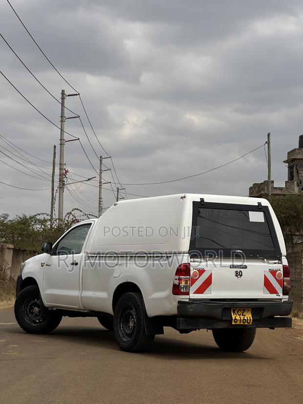 Toyota Hilux 2013 White