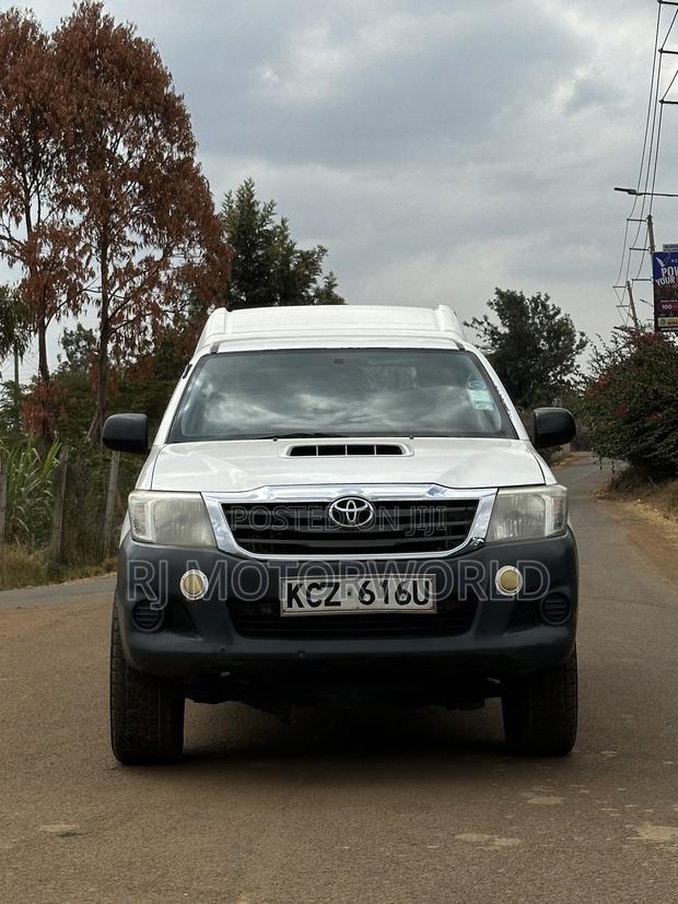 Toyota Hilux 2013 White