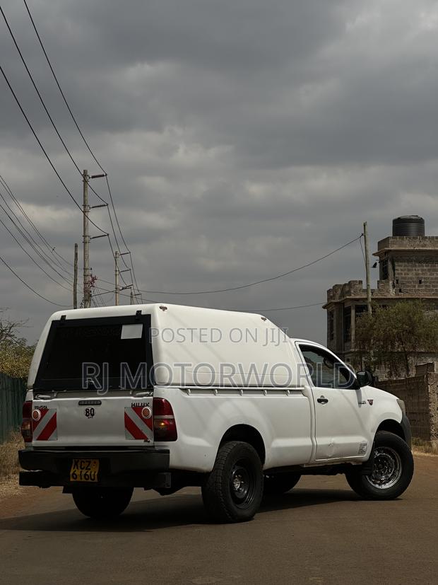 Toyota Hilux 2013 White