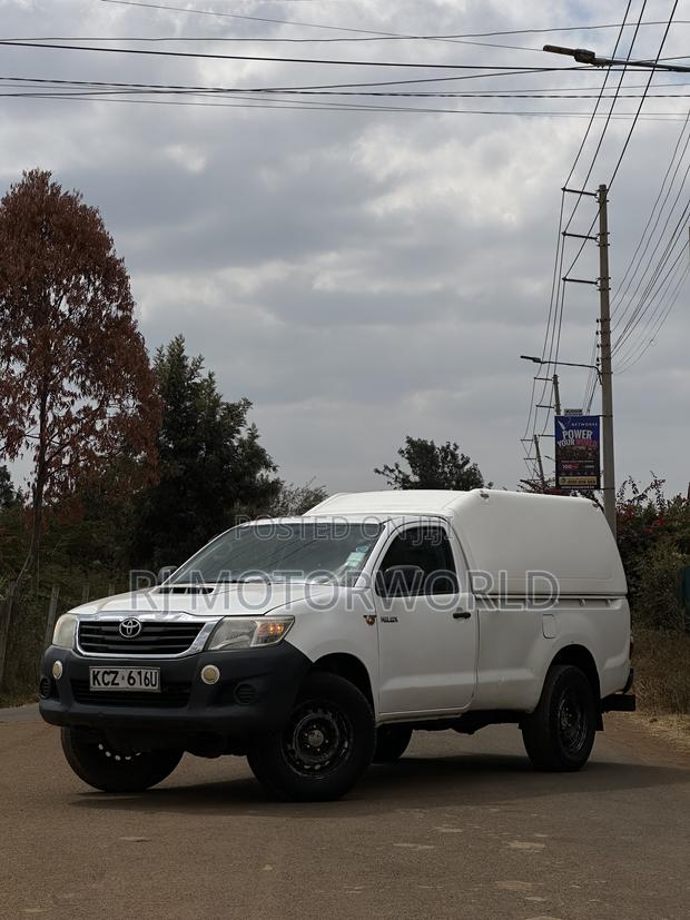 Toyota Hilux 2013 White