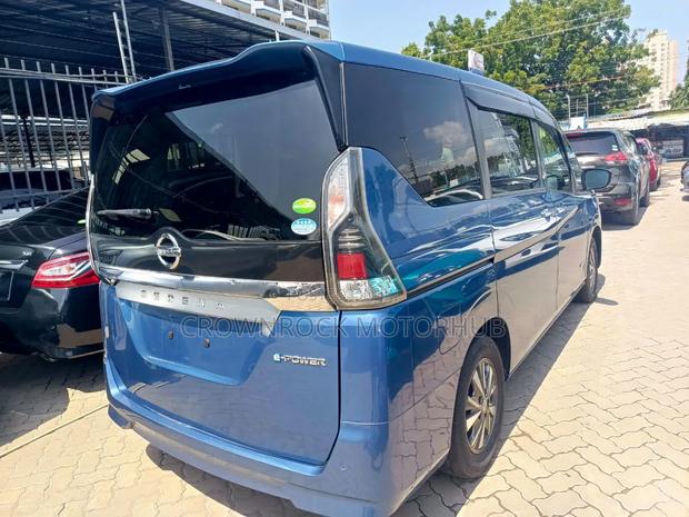 Nissan Serena 2019 Blue