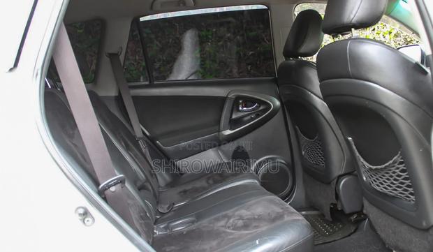 Toyota Vanguard 2013 Off white