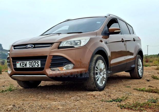 Ford Kuga 2013 Gold