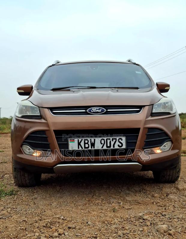 Ford Kuga 2013 Gold