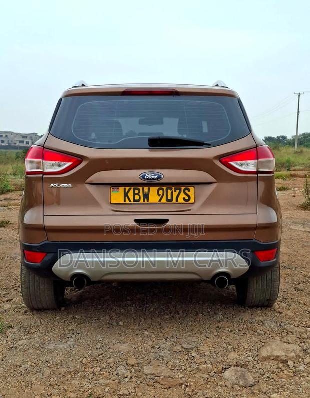 Ford Kuga 2013 Gold