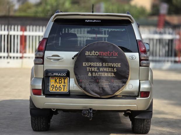 Toyota Land Cruiser 2005 Gold