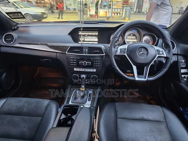 Mercedes-Benz C180 2014 Red