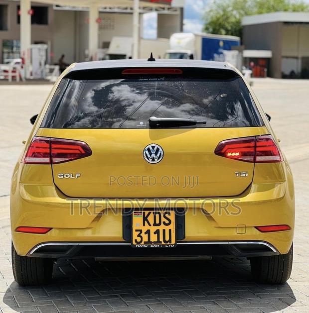 Volkswagen Golf 2017 Gold