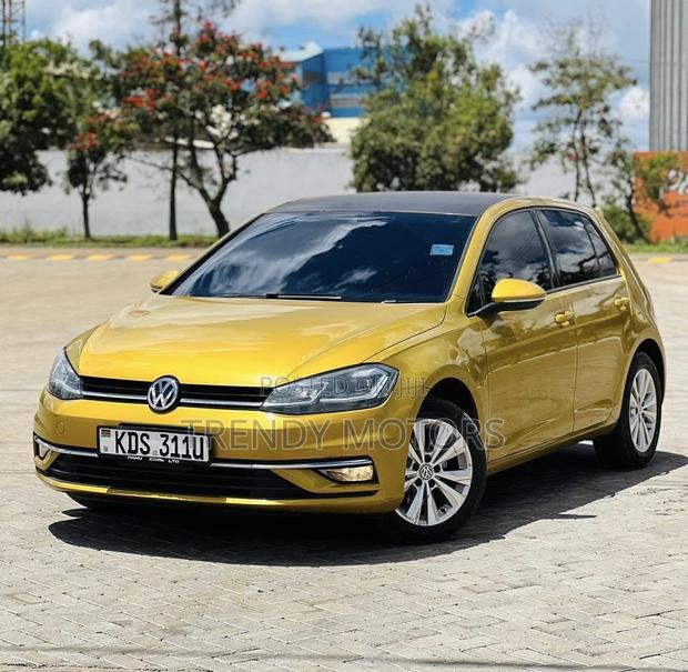 Volkswagen Golf 2017 Gold