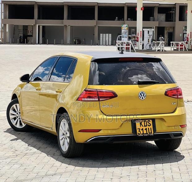 Volkswagen Golf 2017 Gold