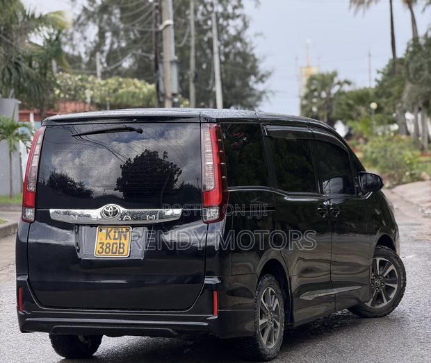 Toyota Noah 2016 Black