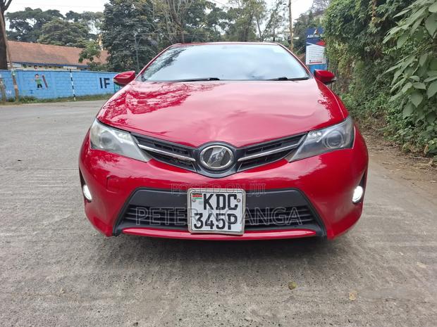 Toyota Auris 2014 Red