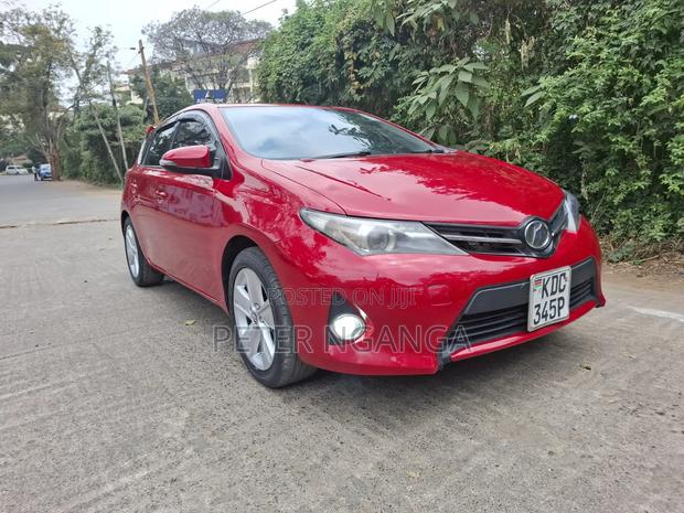 Toyota Auris 2014 Red
