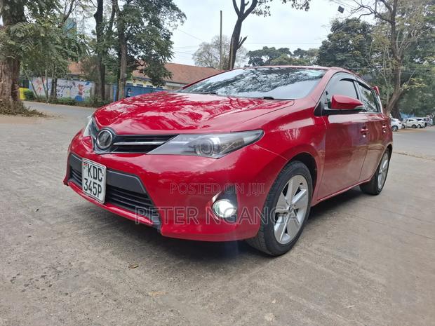 Toyota Auris 2014 Red