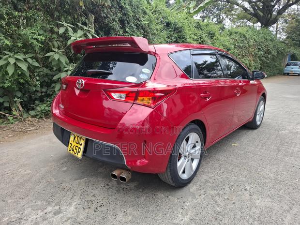 Toyota Auris 2014 Red