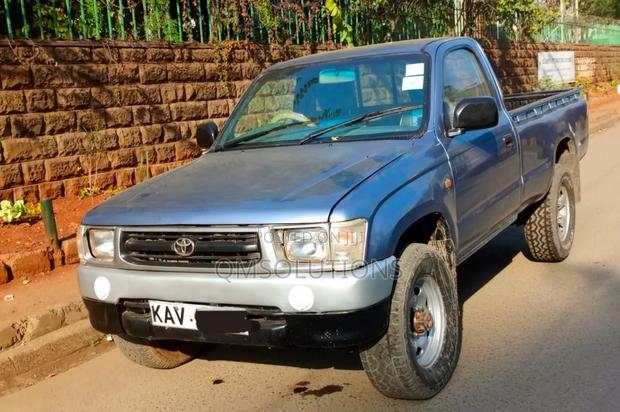 Toyota Hilux 2001 Gray