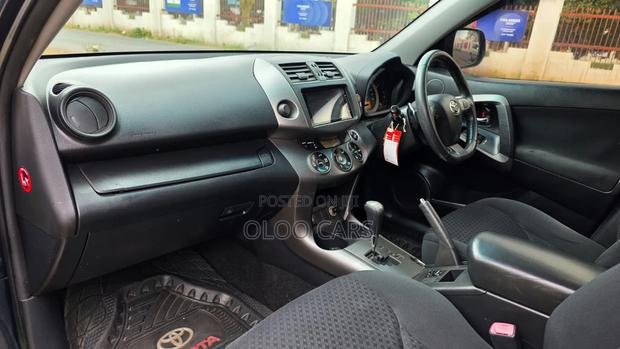 Toyota Avanza 2011 Blue