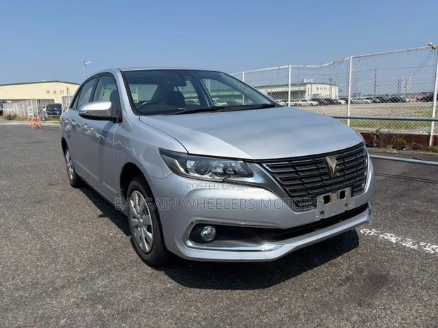Toyota Premio 2019 Silver