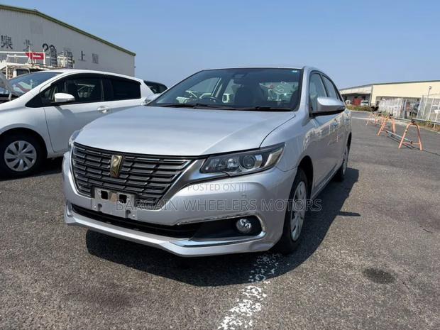 Toyota Premio 2019 Silver