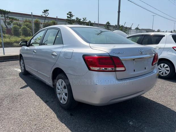 Toyota Premio 2019 Silver