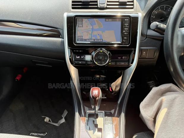 Toyota Premio 2019 Silver