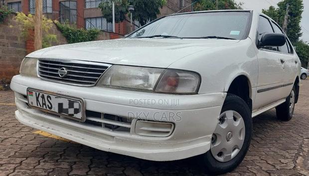 Nissan Sunny 2002 White
