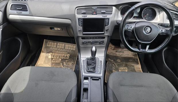 Volkswagen Golf 2016 Beige