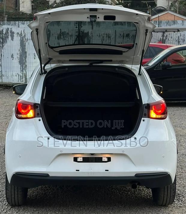 Mazda 2 2020 White