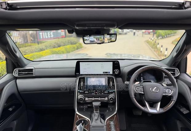 Lexus LX 500d 2025 Silver