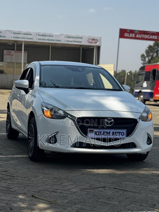 Mazda Demio 2017 White
