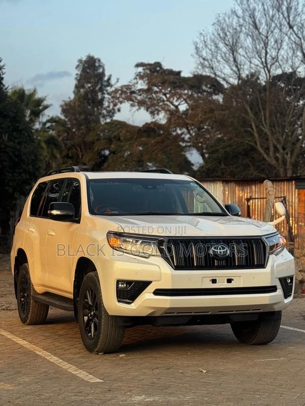 Toyota Land Cruiser Prado 2021 White