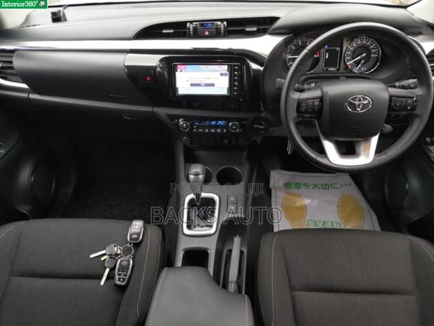 Toyota Hilux 2020 White