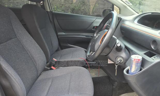 Toyota Sienta 2016 Silver