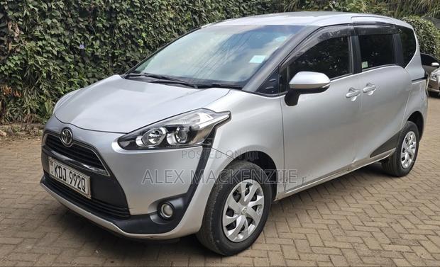 Toyota Sienta 2016 Silver